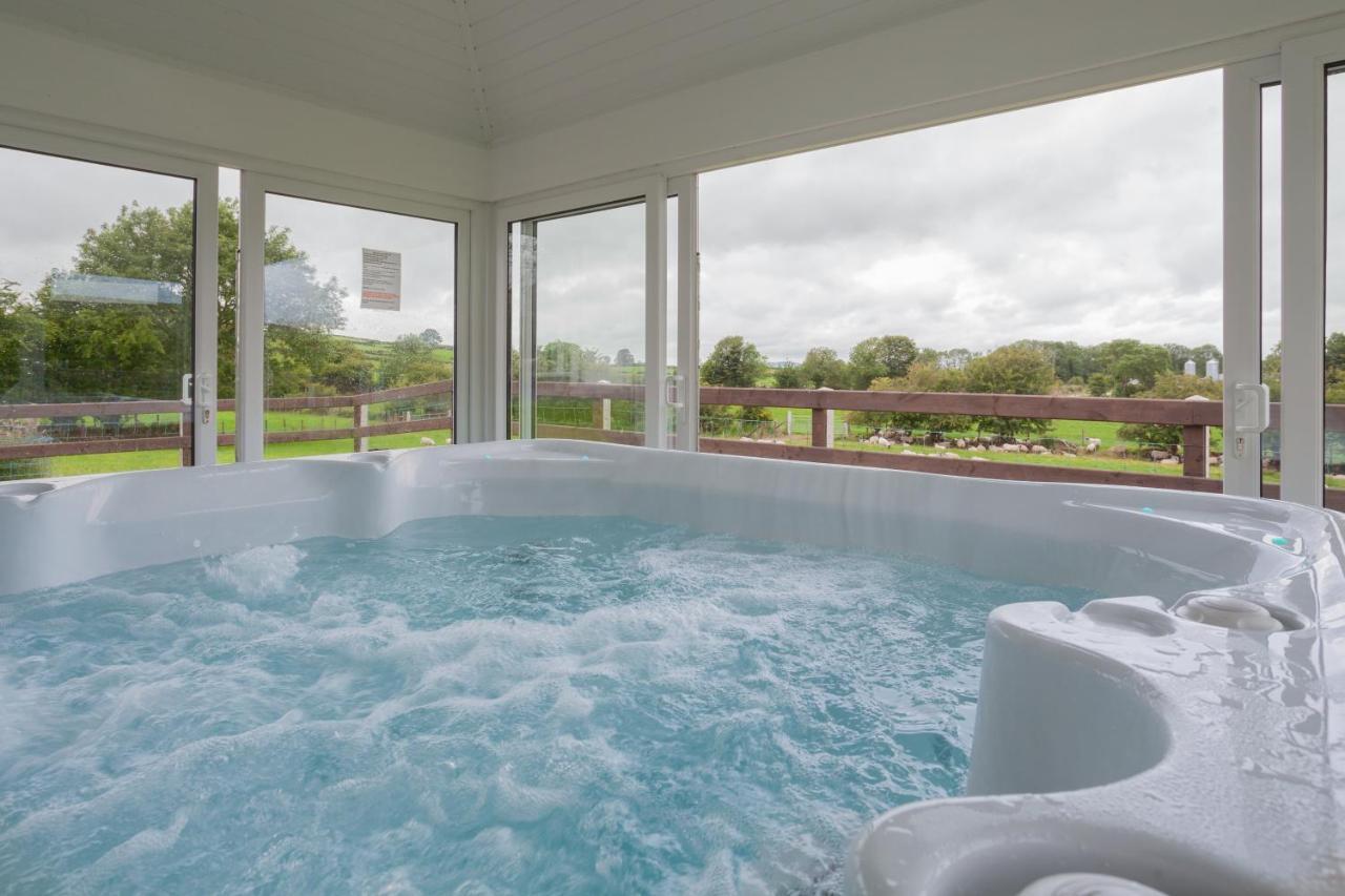 Beautiful Mountain Views & Private Hot Tub Villa Kilcoo Buitenkant foto
