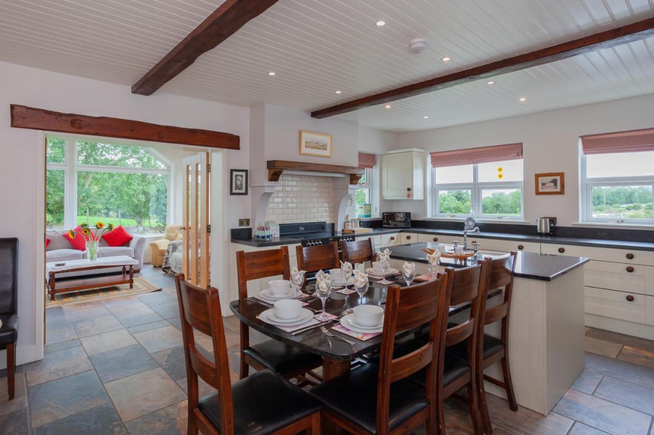Beautiful Mountain Views & Private Hot Tub Villa Kilcoo Buitenkant foto