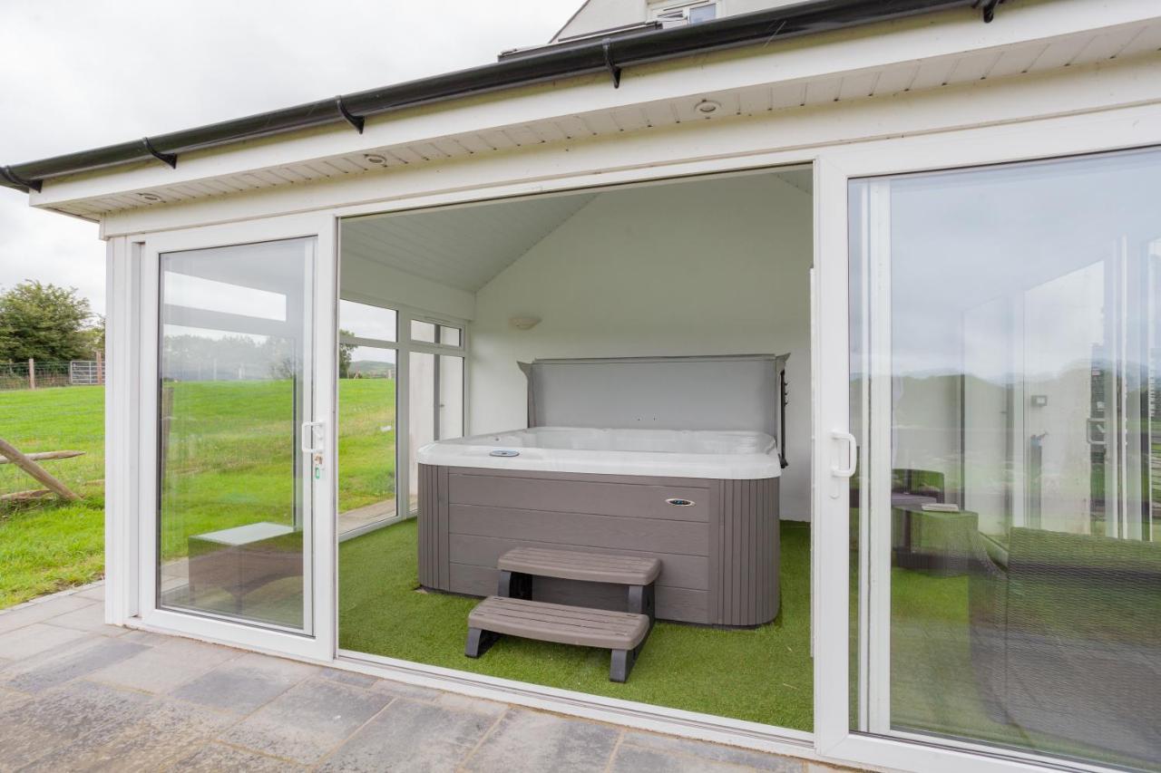 Beautiful Mountain Views & Private Hot Tub Villa Kilcoo Buitenkant foto