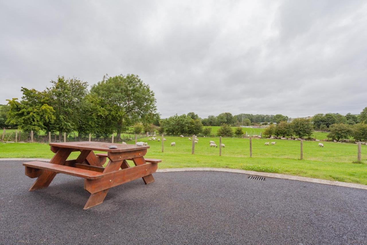 Beautiful Mountain Views & Private Hot Tub Villa Kilcoo Buitenkant foto