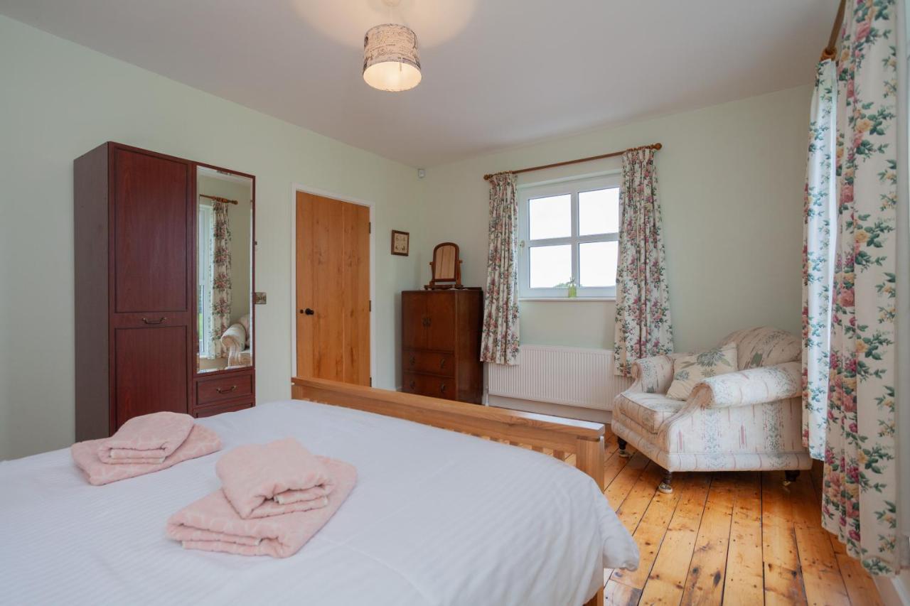 Beautiful Mountain Views & Private Hot Tub Villa Kilcoo Buitenkant foto