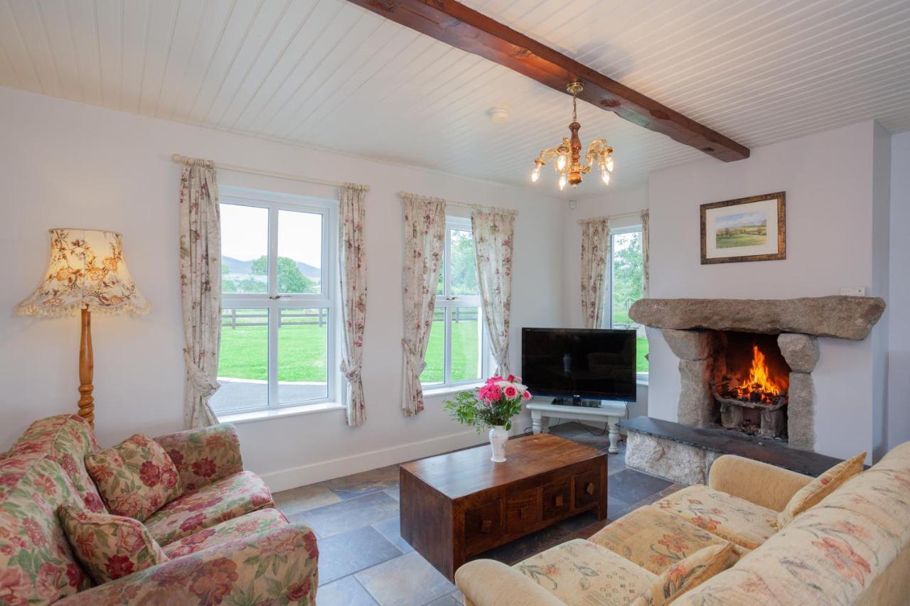 Beautiful Mountain Views & Private Hot Tub Villa Kilcoo Buitenkant foto