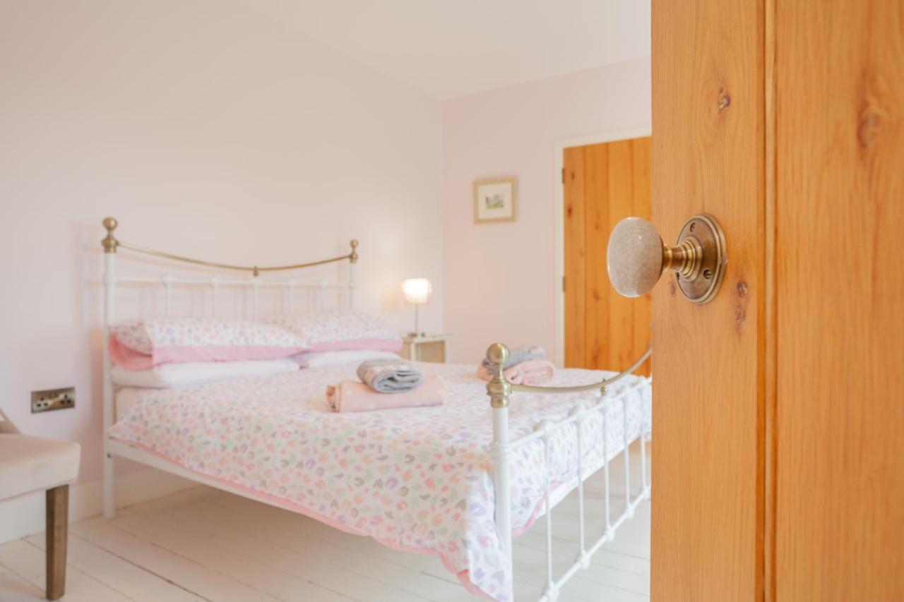 Beautiful Mountain Views & Private Hot Tub Villa Kilcoo Buitenkant foto