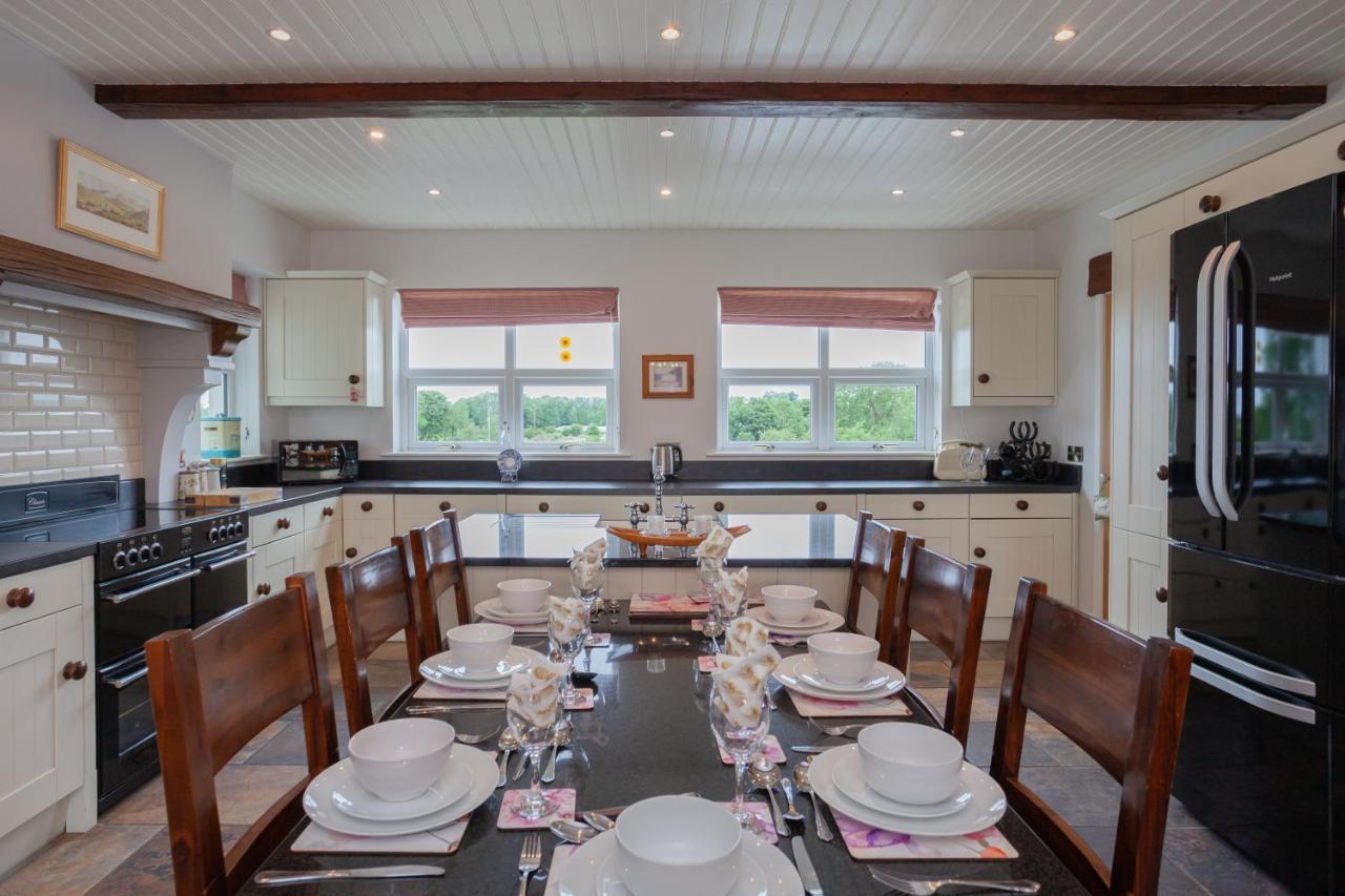 Beautiful Mountain Views & Private Hot Tub Villa Kilcoo Buitenkant foto