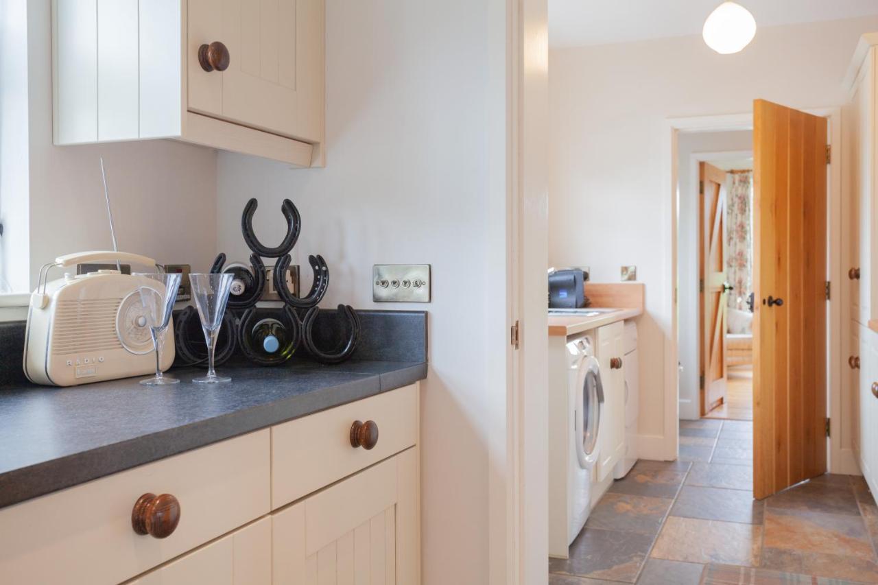 Beautiful Mountain Views & Private Hot Tub Villa Kilcoo Buitenkant foto