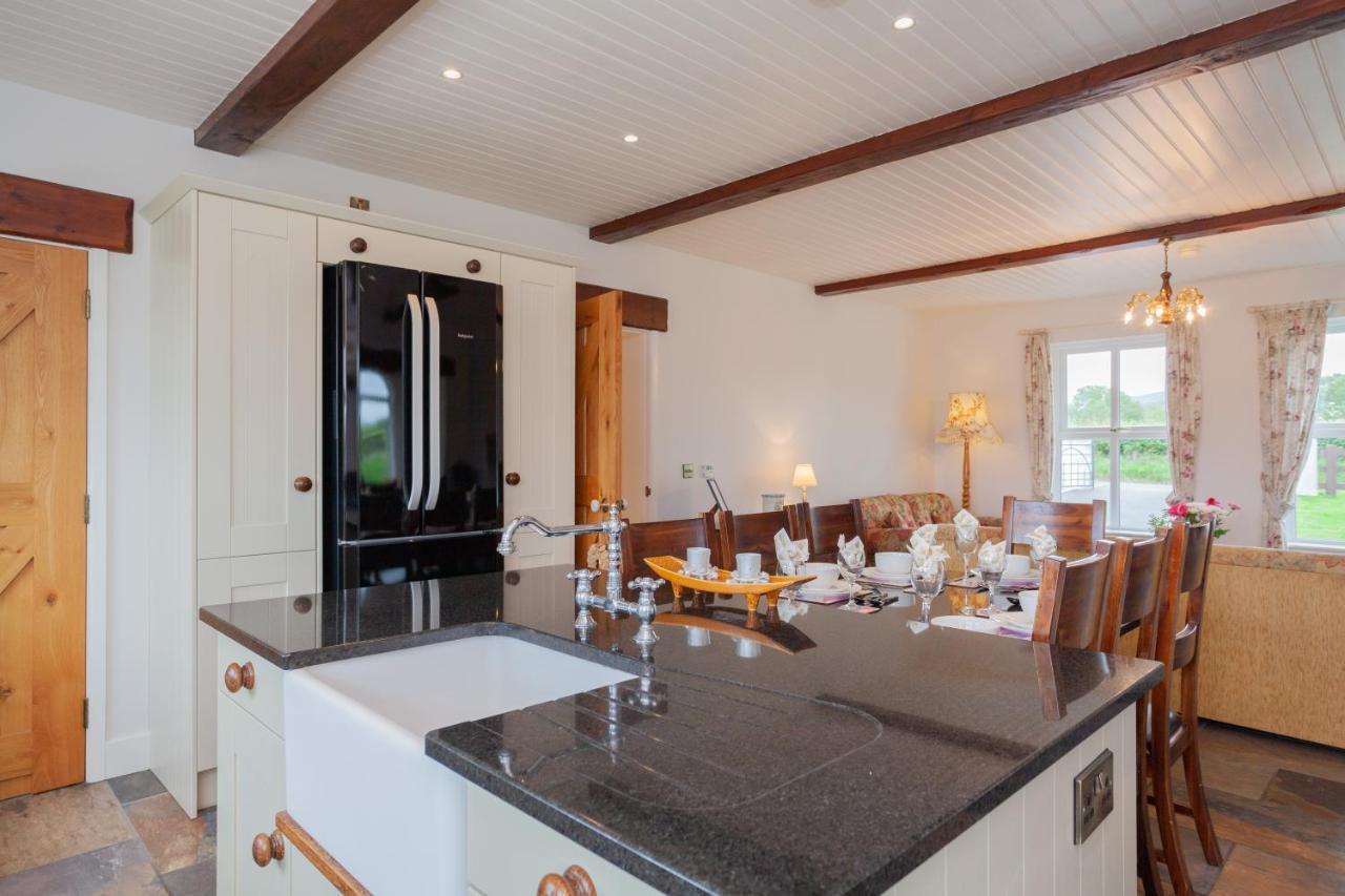 Beautiful Mountain Views & Private Hot Tub Villa Kilcoo Buitenkant foto