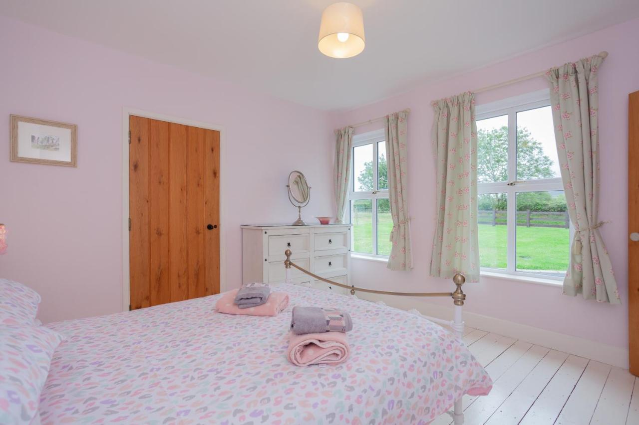 Beautiful Mountain Views & Private Hot Tub Villa Kilcoo Buitenkant foto