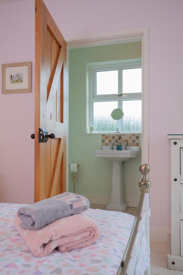 Beautiful Mountain Views & Private Hot Tub Villa Kilcoo Buitenkant foto