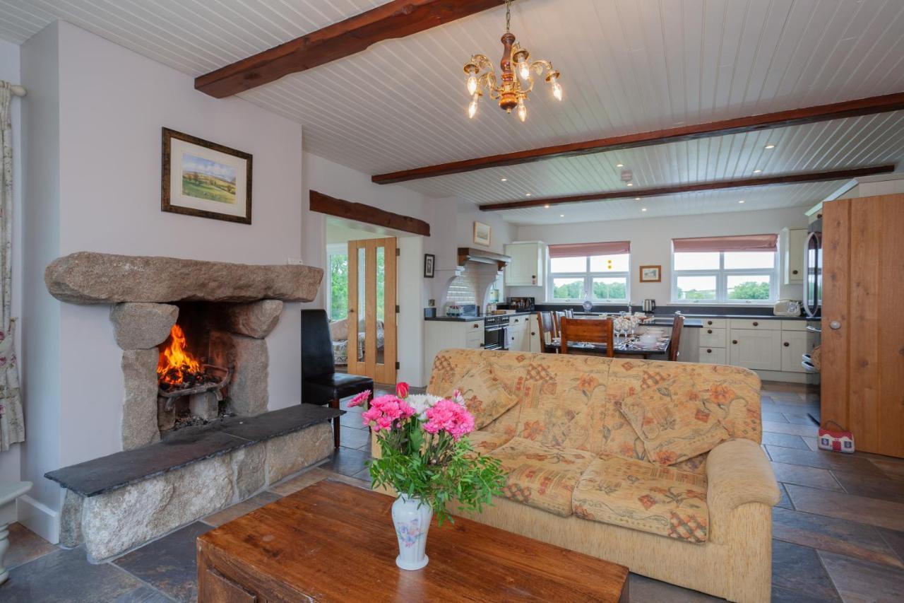 Beautiful Mountain Views & Private Hot Tub Villa Kilcoo Buitenkant foto