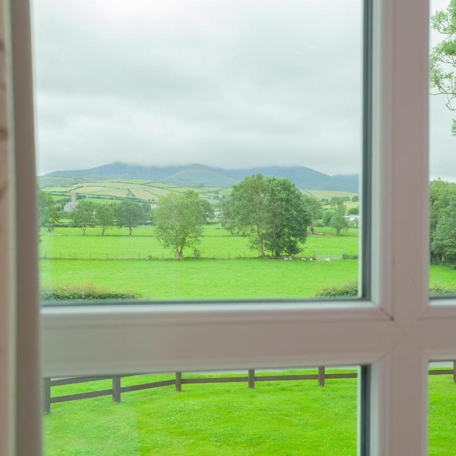Beautiful Mountain Views & Private Hot Tub Villa Kilcoo Buitenkant foto